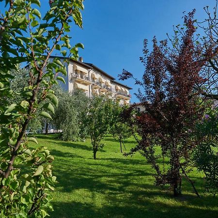 Hotel Belvedere Torri Del Benaco Exterior photo