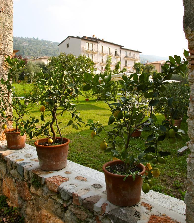 Hotel Belvedere Torri Del Benaco Exterior photo