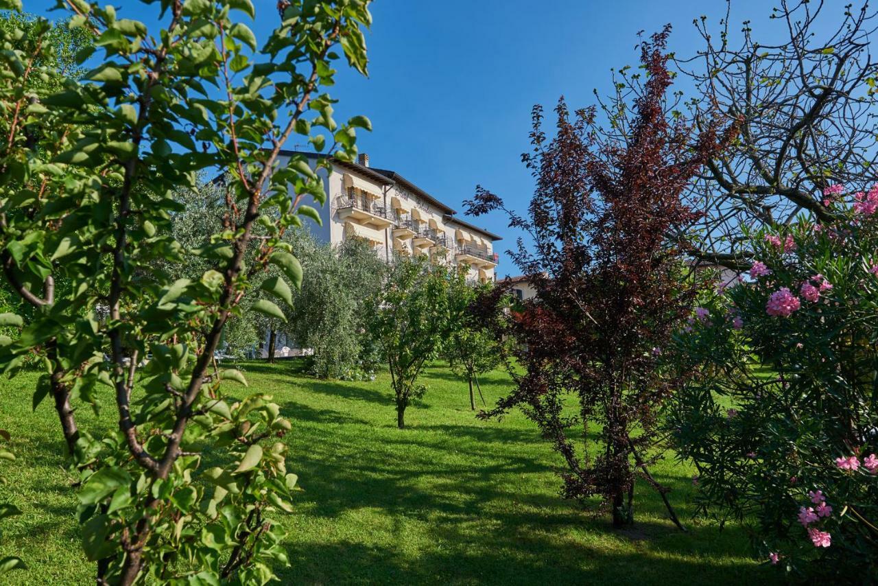 Hotel Belvedere Torri Del Benaco Exterior photo